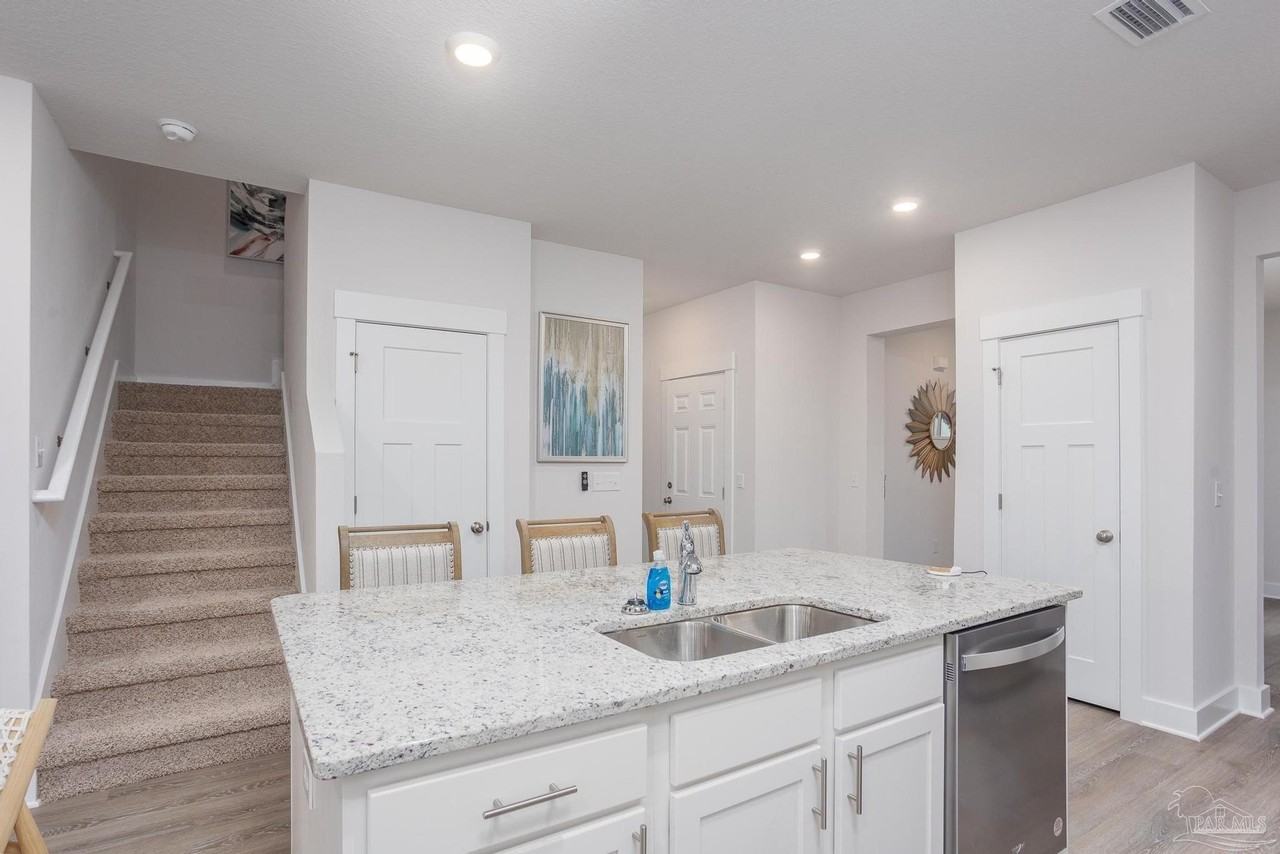 14338 Gardenglen Dr - Photo 7 of 47