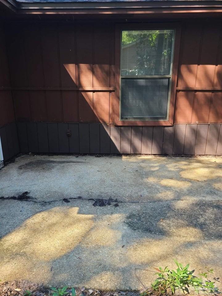 331 E Olive Rd - Photo 2 of 9