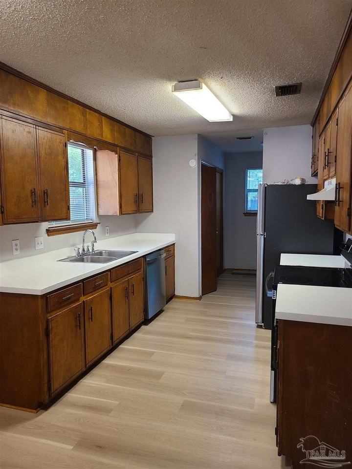331 E Olive Rd - Photo 4 of 9