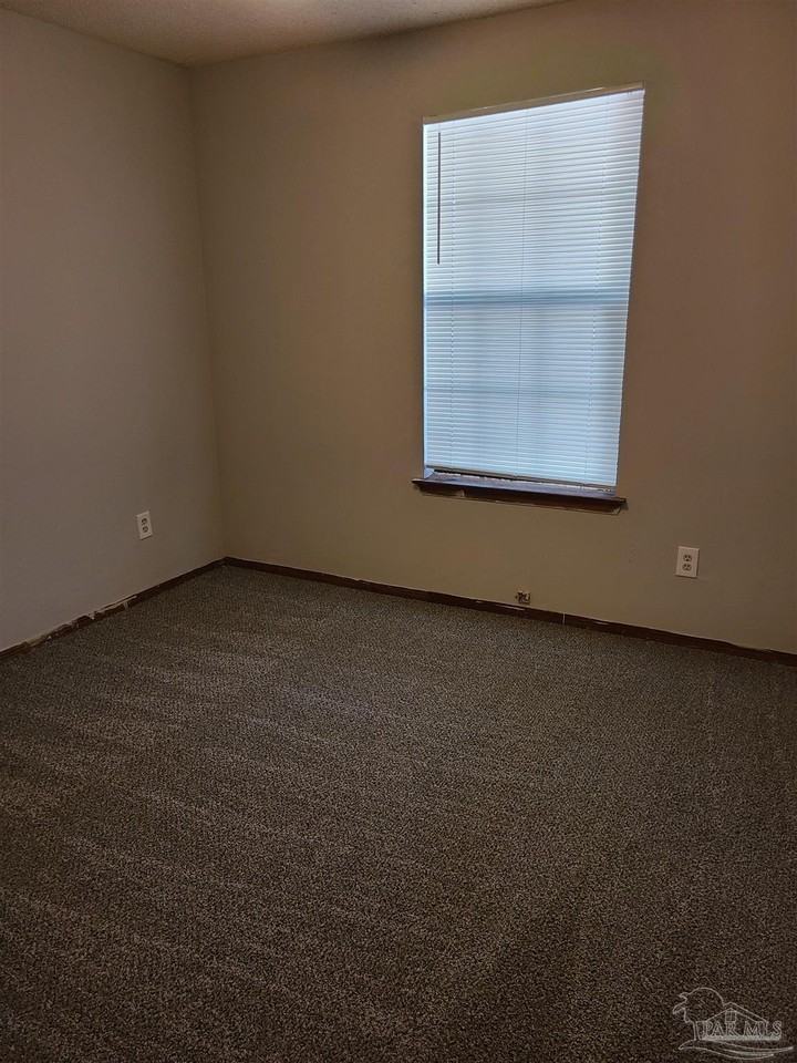 331 E Olive Rd - Photo 7 of 9
