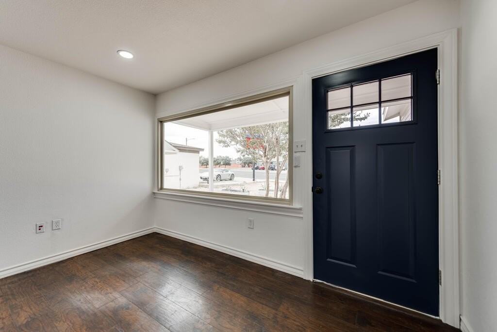1304 N Big Spring St - Photo 3 of 24