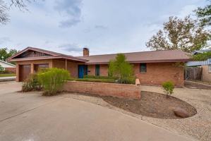 featured image of 1502 Ventura Ave