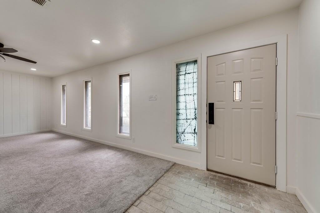 1502 Ventura Ave - Photo 2 of 34