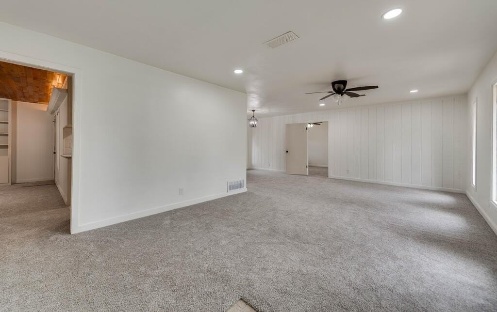 1502 Ventura Ave - Photo 3 of 34