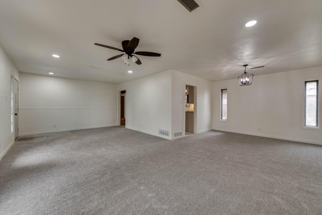 1502 Ventura Ave - Photo 4 of 34