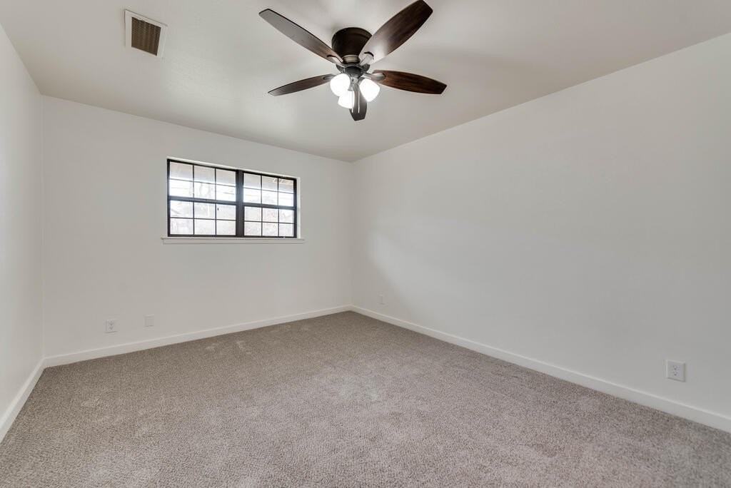 1502 Ventura Ave - Photo 7 of 34