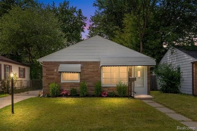 2147 Almont St - Photo 4 of 21