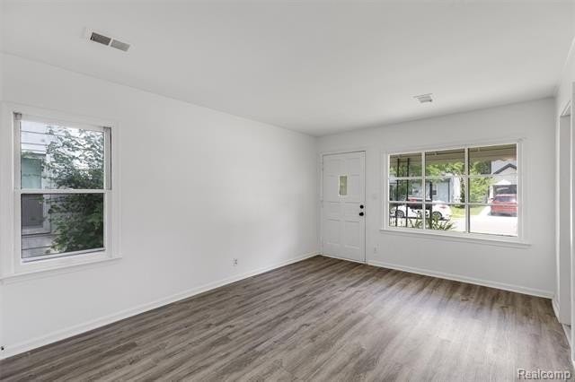 2147 Almont St - Photo 5 of 21