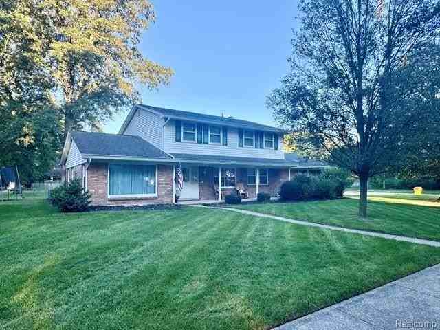 8475 Burning Bush Rd - Photo 2 of 17
