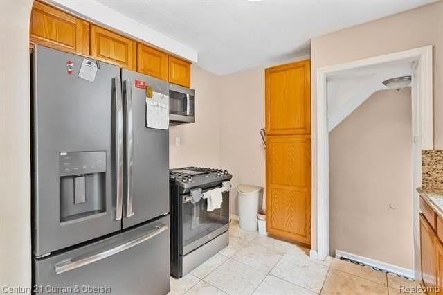 22510 Cherry Hill St - Photo 4 of 13