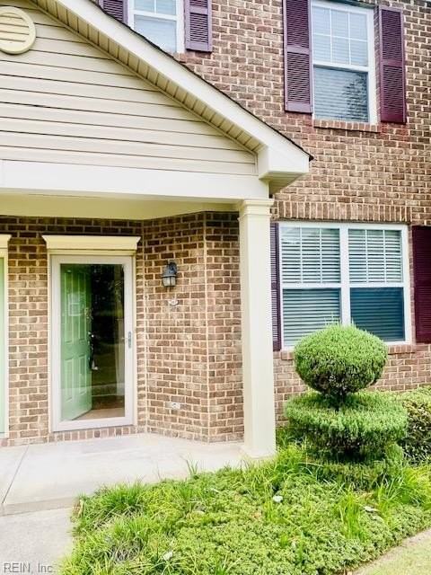 347 Holyoke Ln - Photo 2 of 13
