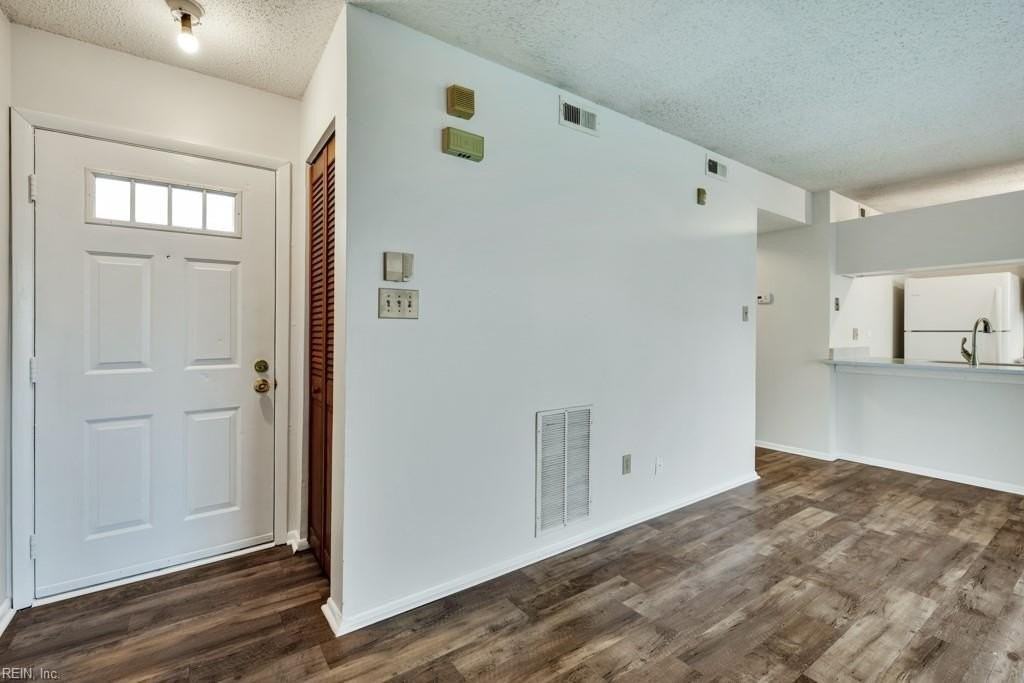 513 Pier Ct - Photo 2 of 26