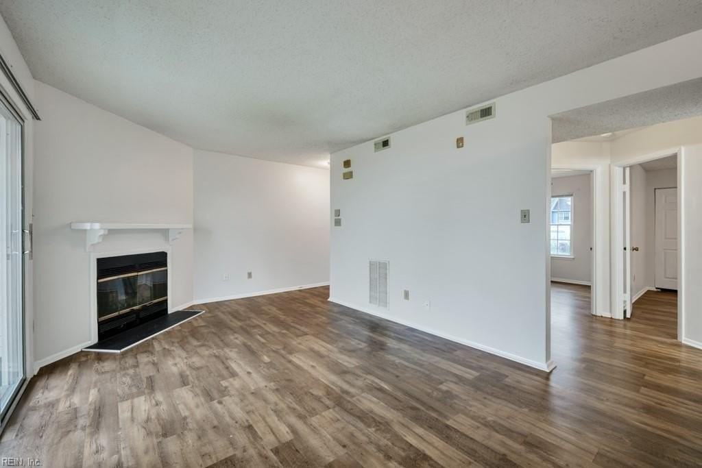 513 Pier Ct - Photo 4 of 26