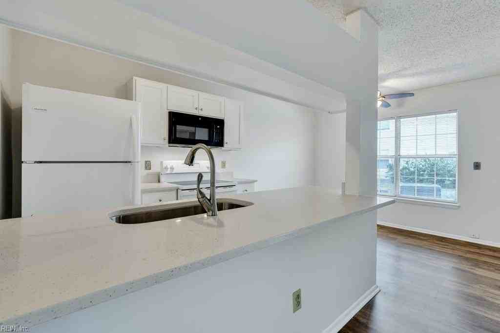 513 Pier Ct - Photo 6 of 26