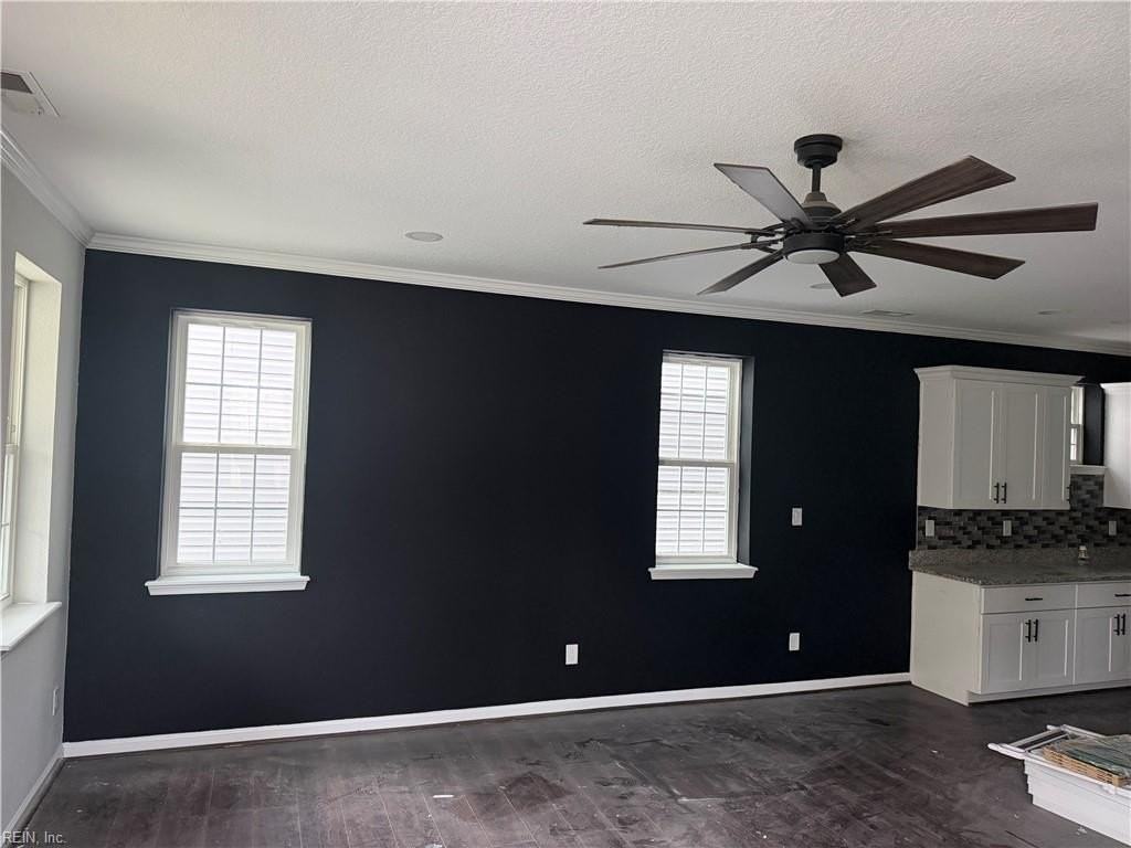 1814 Bracey St - Photo 2 of 17