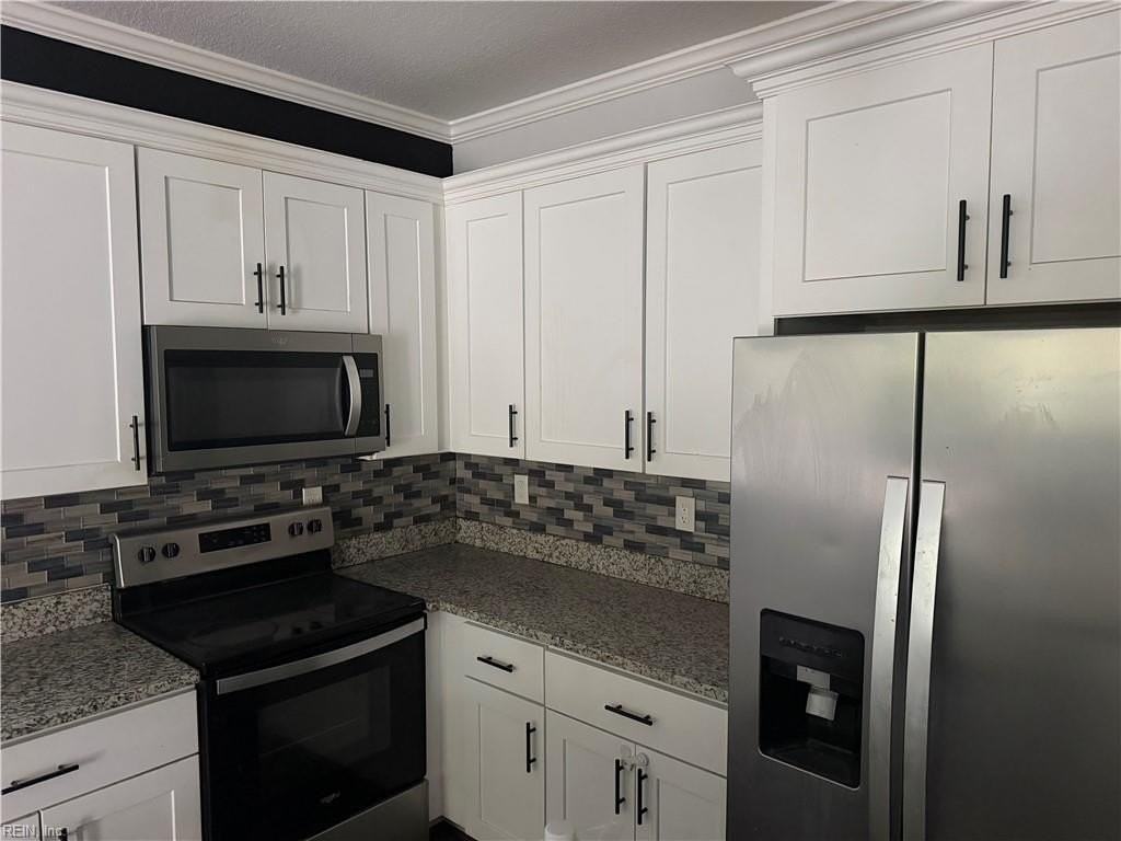 1814 Bracey St - Photo 6 of 17