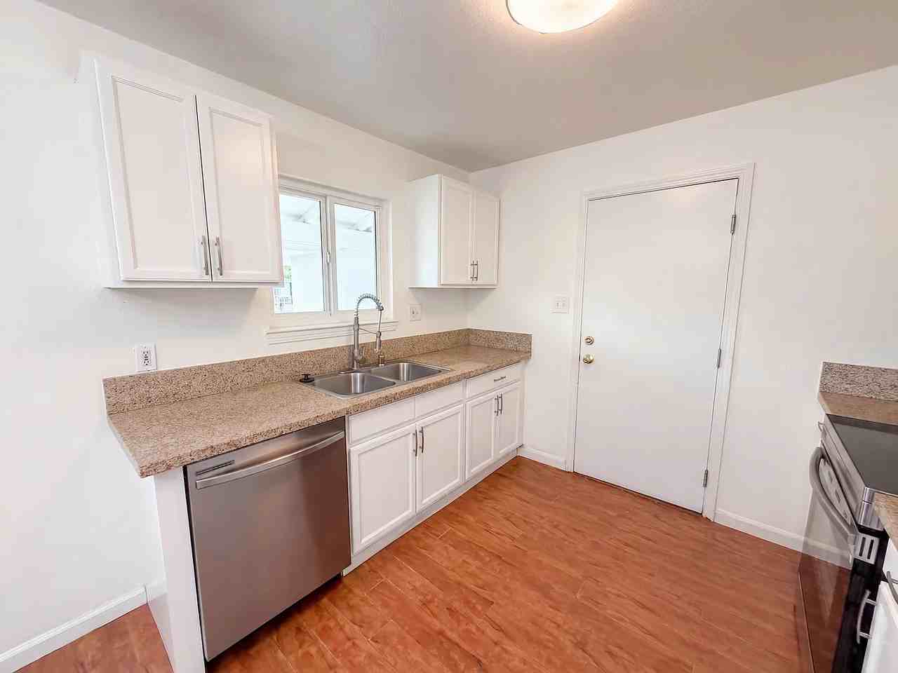 7550 Tamoshanter Way - Photo 3 of 8