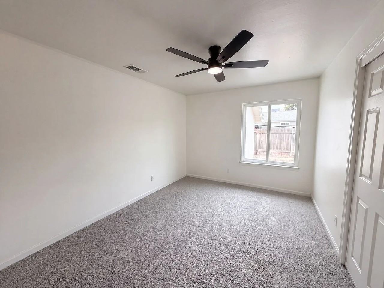 7550 Tamoshanter Way - Photo 4 of 8