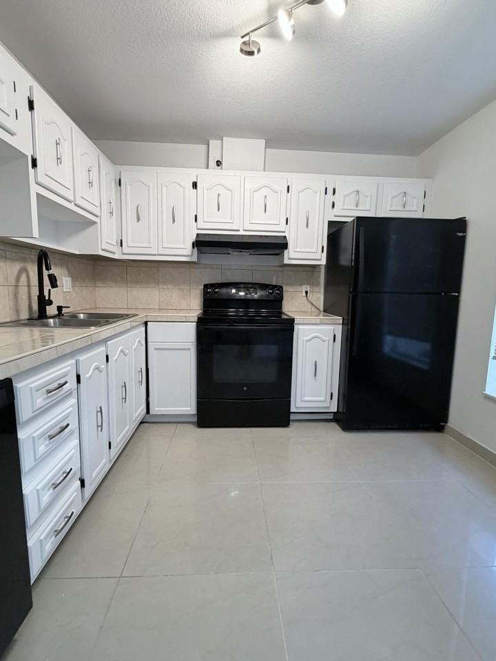 630 Marlboro Oval #B - Photo 5 of 27