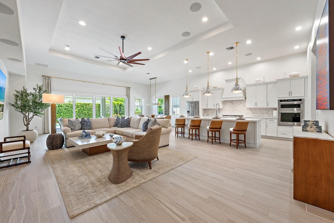 9935 Timber Creek Way - Photo 3 of 28