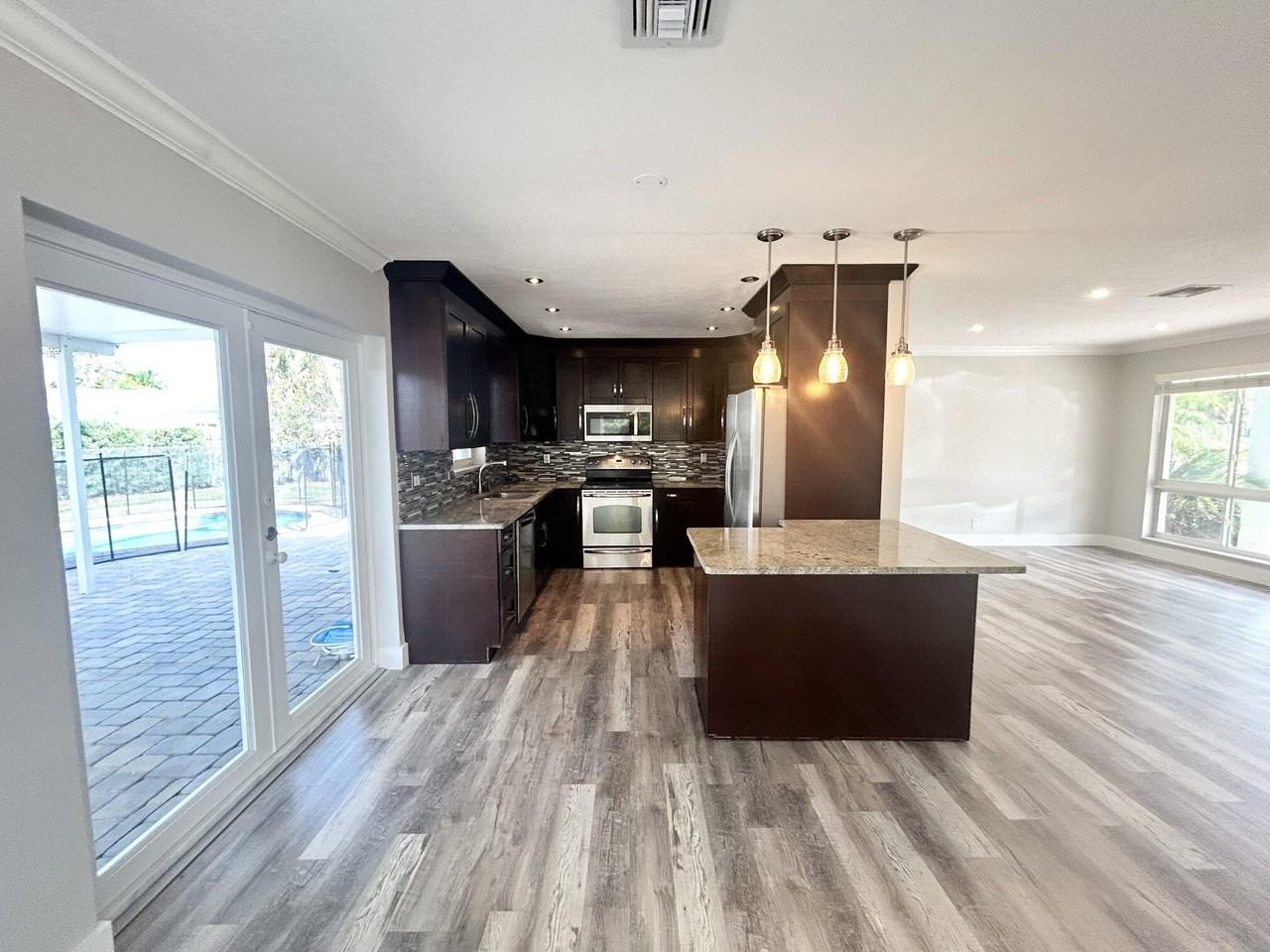 328 Se 6th Ave - Photo 5 of 27