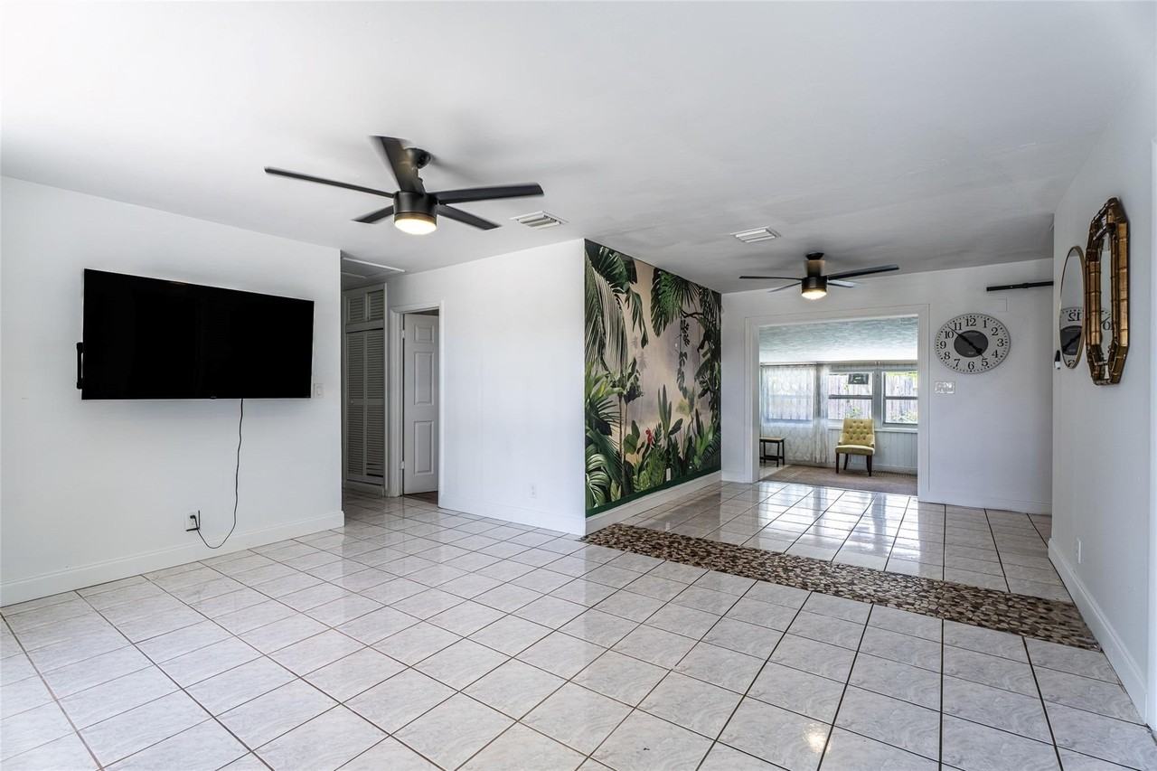 12053 Colony Ave - Photo 3 of 31