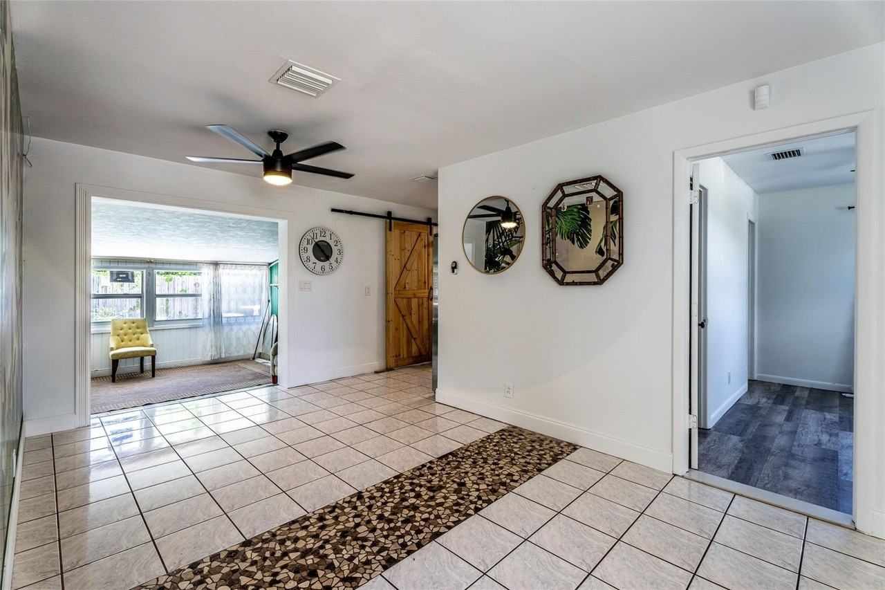 12053 Colony Ave - Photo 5 of 31