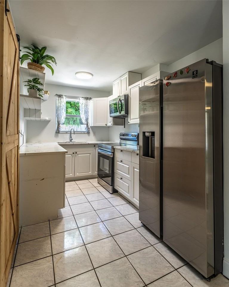 12053 Colony Ave - Photo 7 of 31