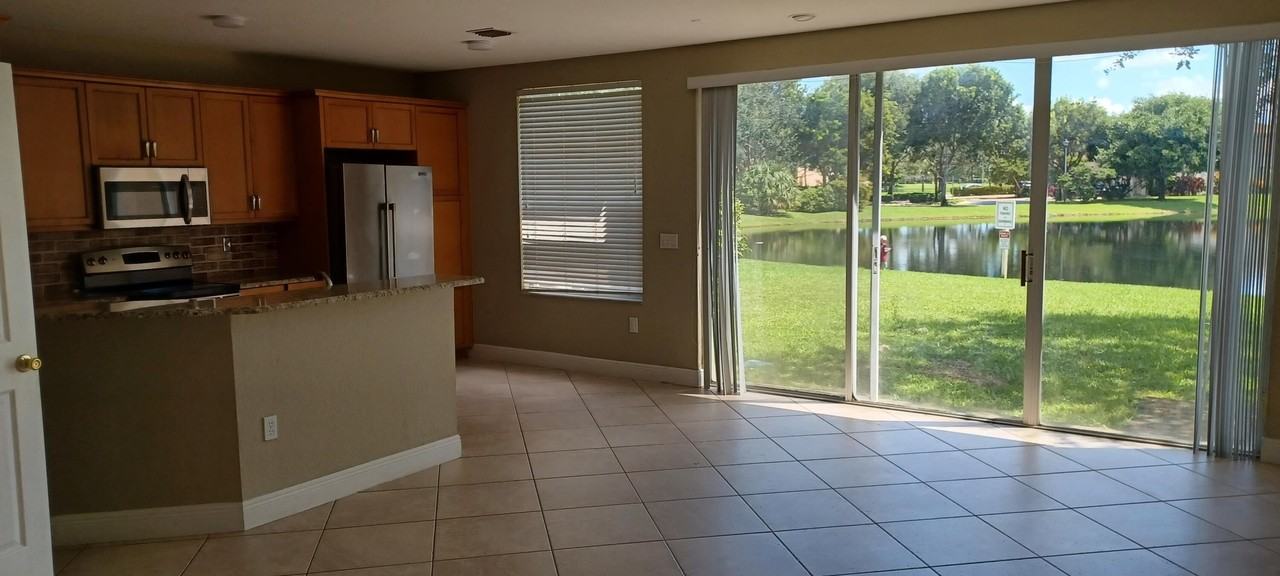 4715 Sw 164th Ave #4715 - Photo 3 of 21