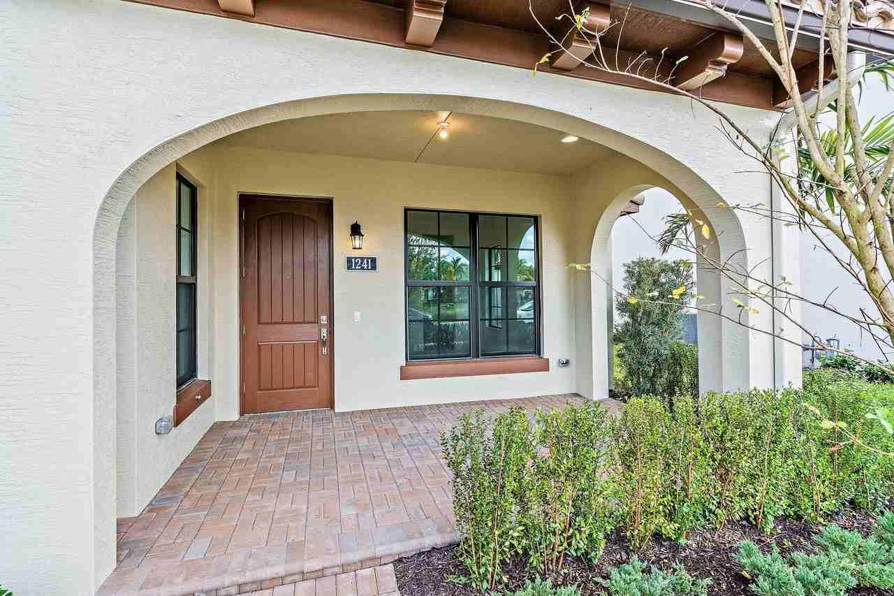 1241 Faulkner Ter - Photo 4 of 33