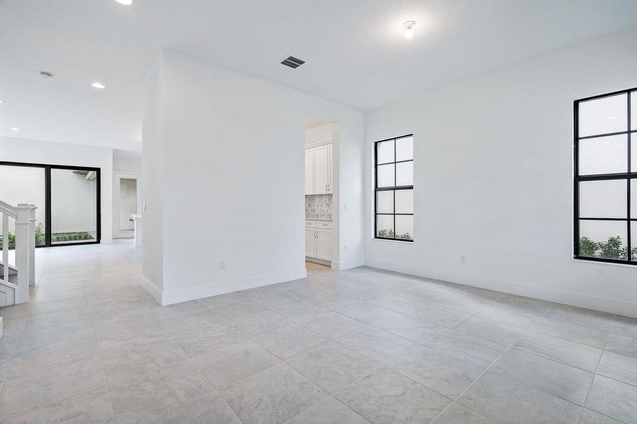 1241 Faulkner Ter - Photo 6 of 33