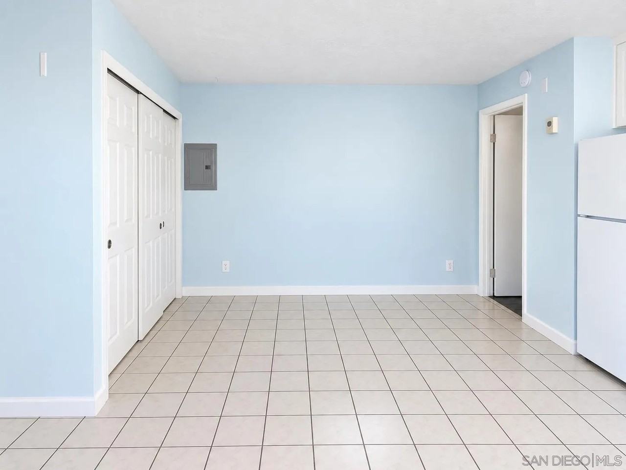 848 Isthmus Ct - Photo 2 of 4