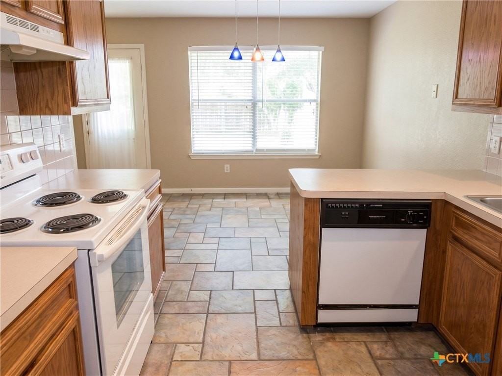 1311 Elke Cir - Photo 4 of 12