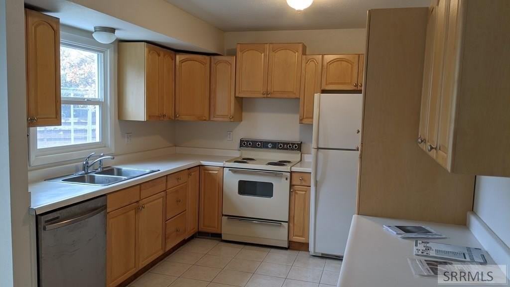 1561 Westland Ave - Photo 2 of 21
