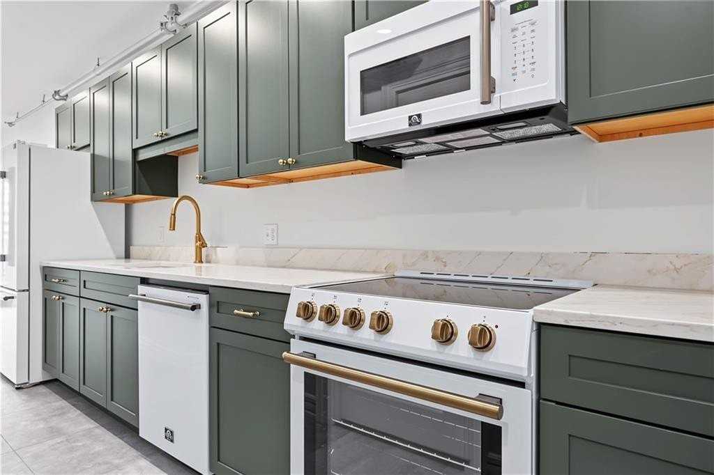 905 N Main St #202 - Photo 7 of 23