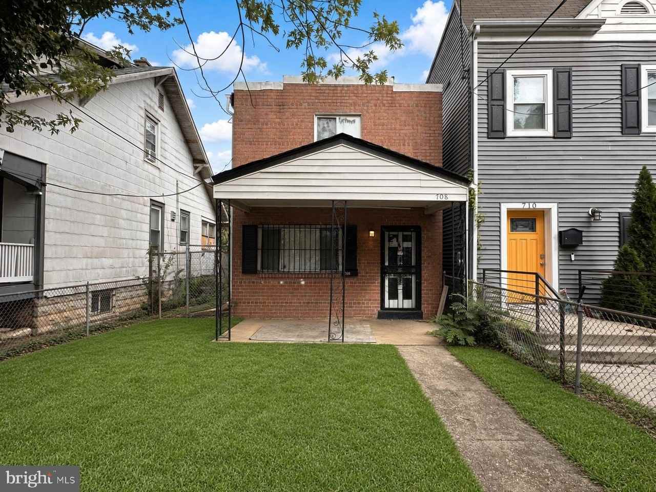 708 Alabama Ave Se - Photo 2 of 31