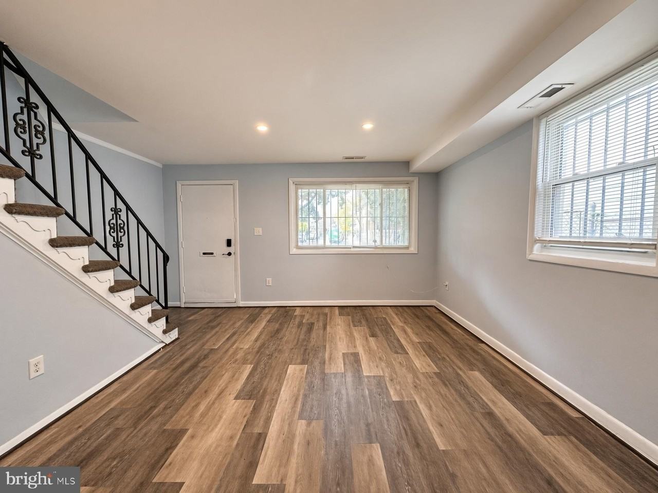 708 Alabama Ave Se - Photo 3 of 31