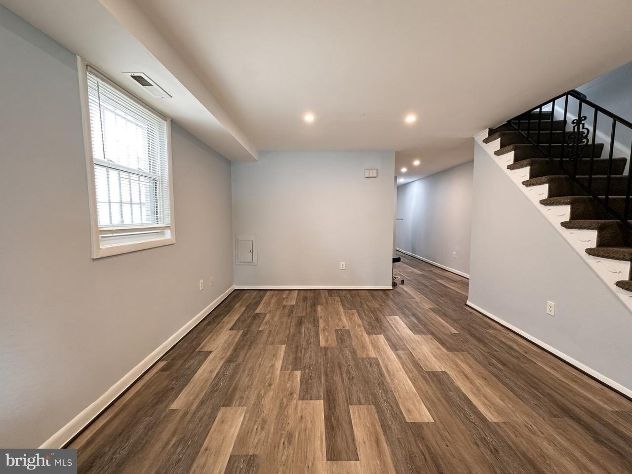708 Alabama Ave Se - Photo 4 of 31