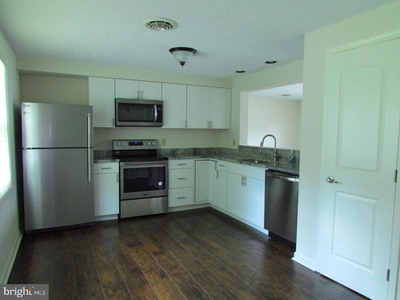 17555 Davis Rd - Photo 6 of 16