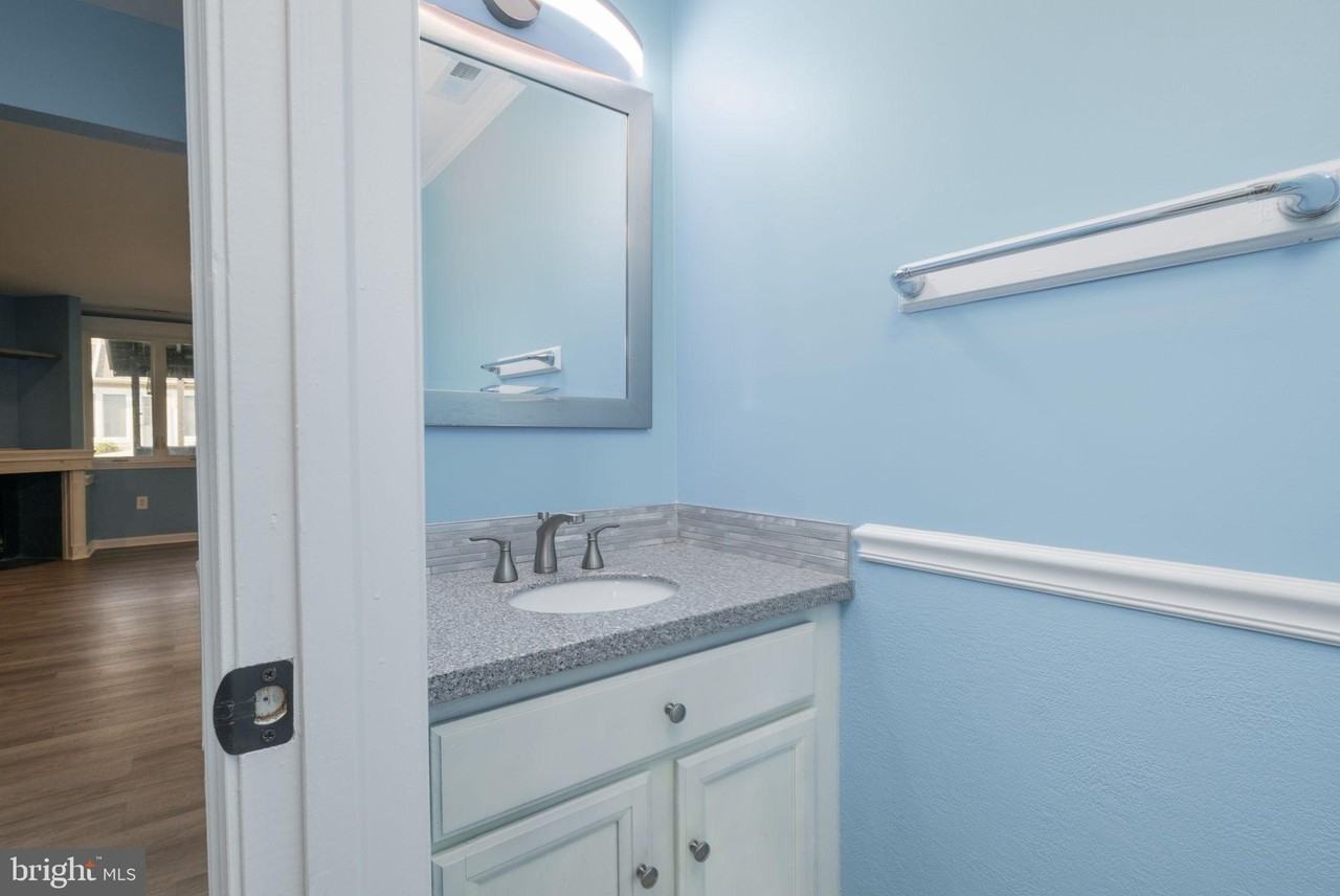 106 Lakeside Dr - Photo 4 of 30
