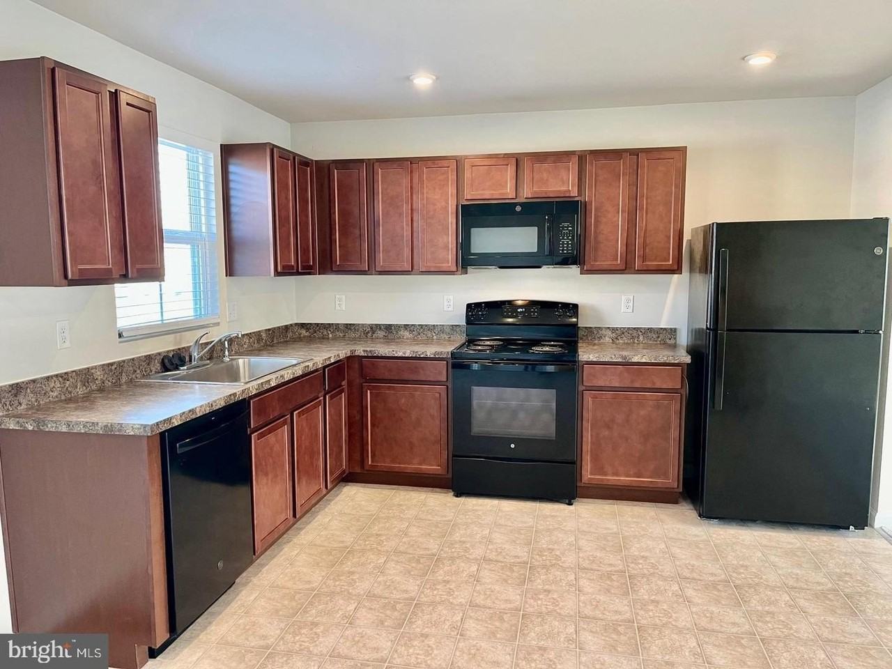 6279 Pebblebrook Dr - Photo 4 of 16