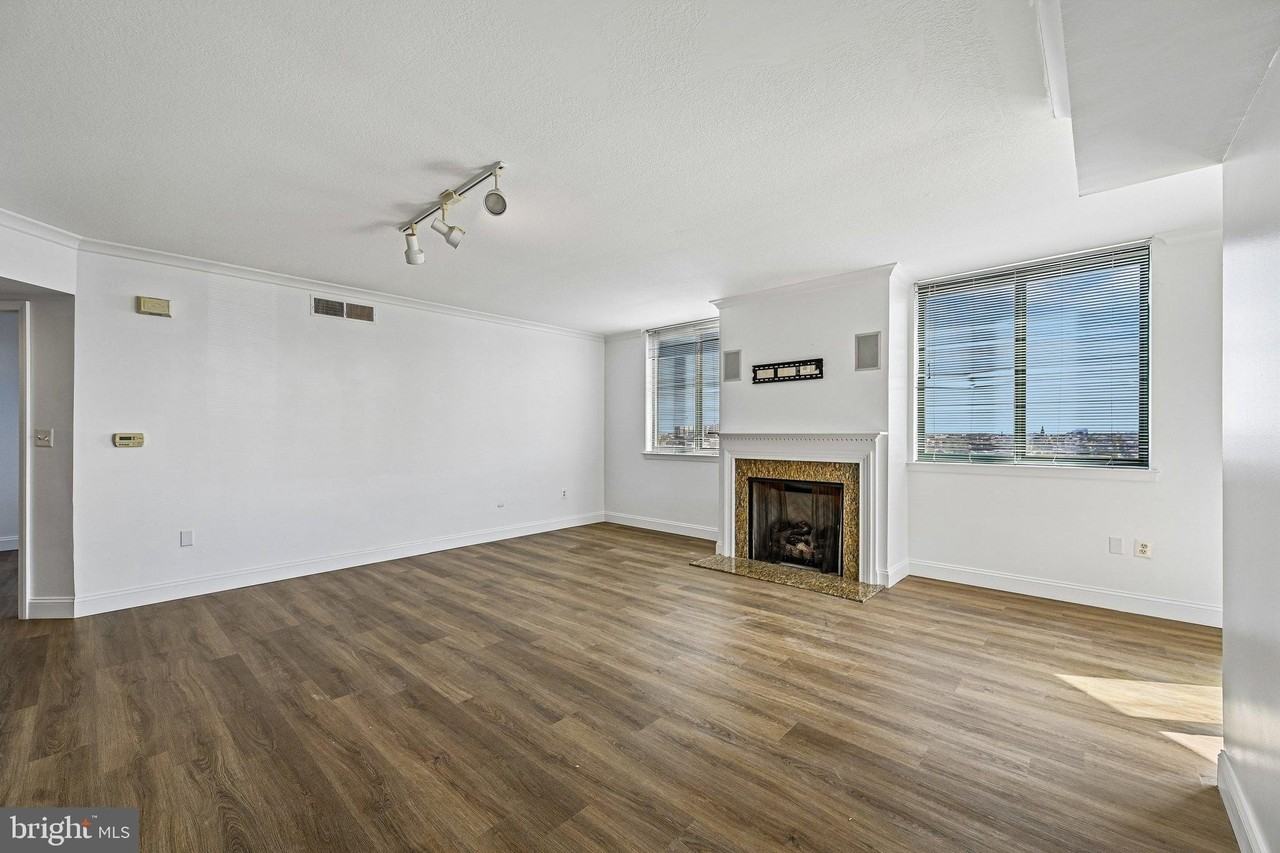 414 Water St #1513 - Photo 2 of 50