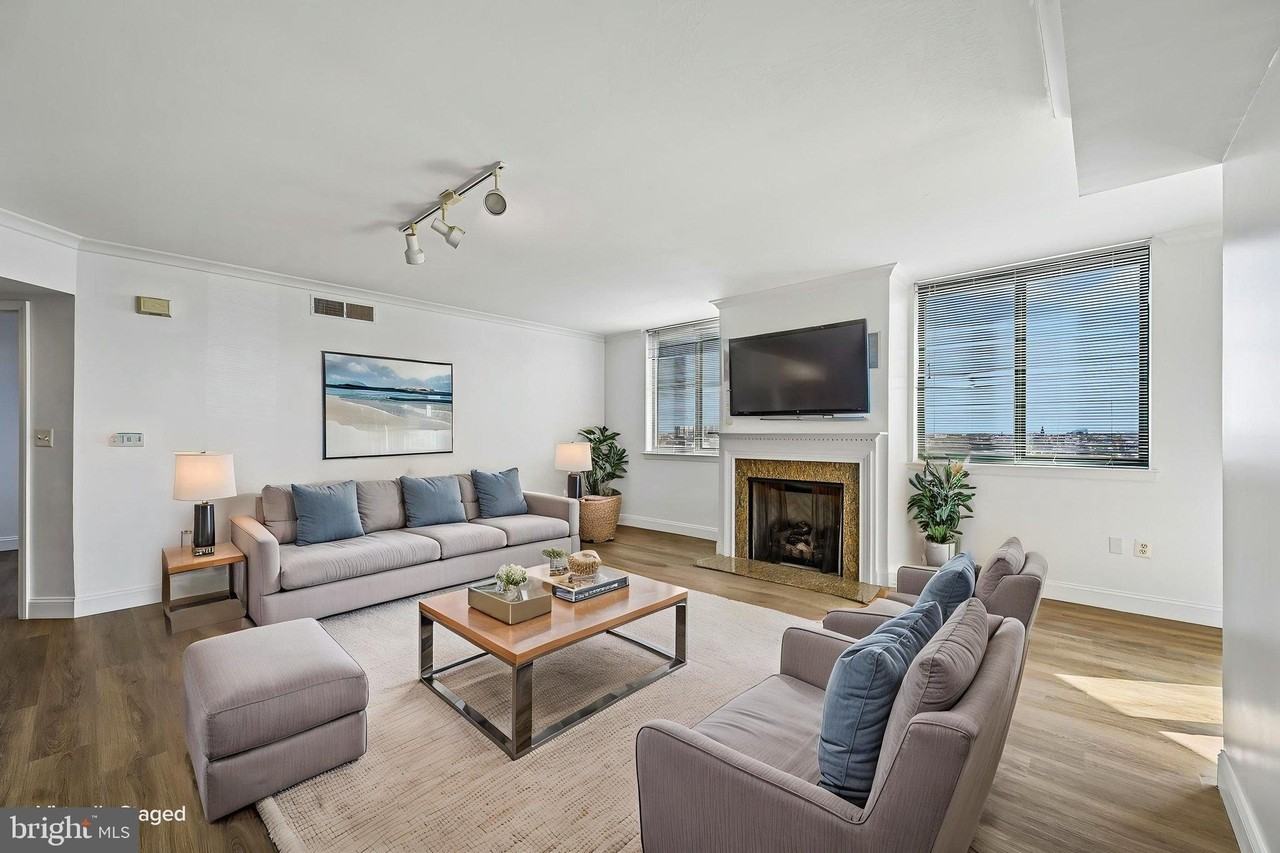 414 Water St #1513 - Photo 3 of 50