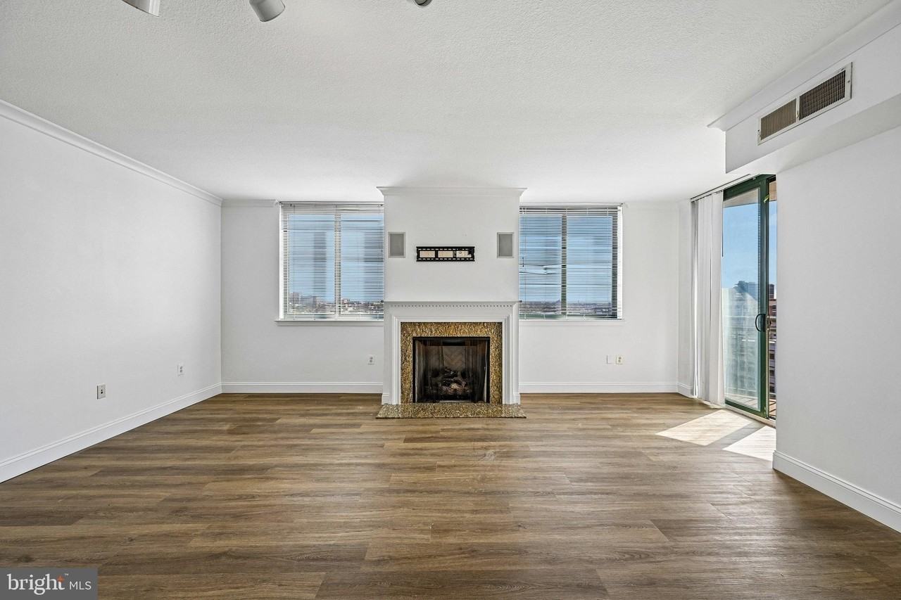 414 Water St #1513 - Photo 4 of 50