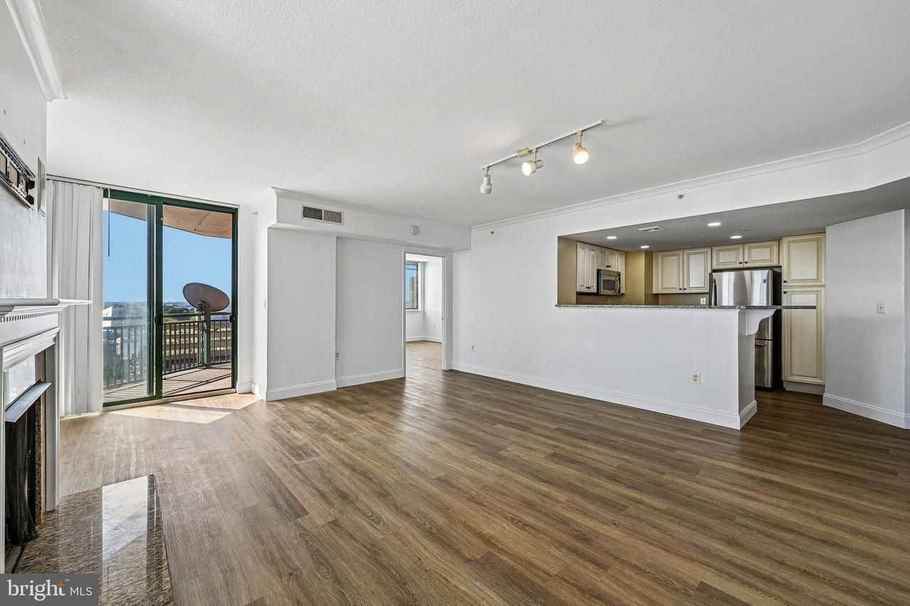 414 Water St #1513 - Photo 5 of 50