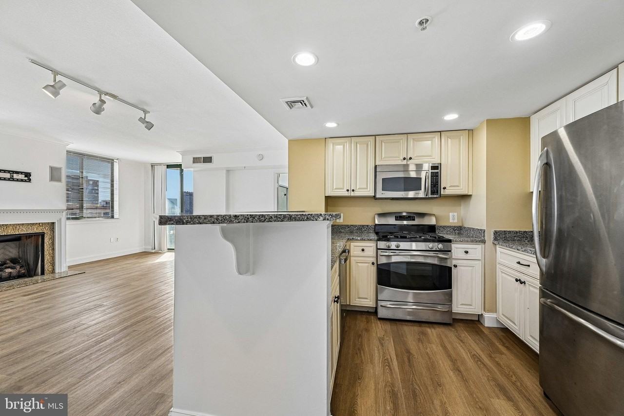 414 Water St #1513 - Photo 7 of 50