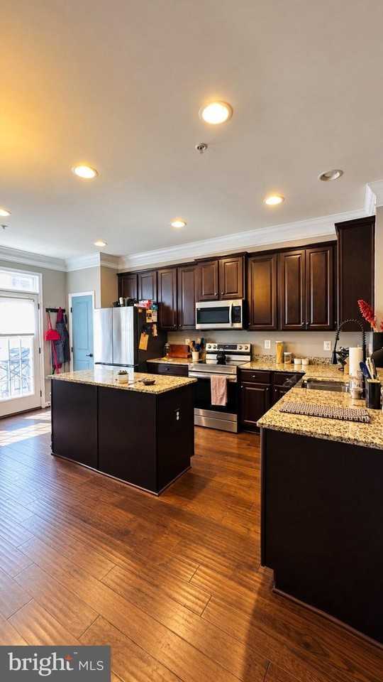 742 S Macon St - Photo 6 of 26