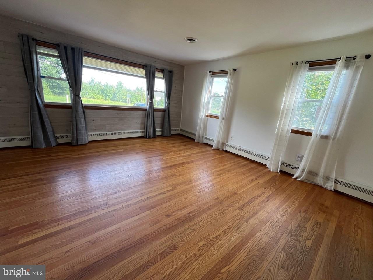 2310 Rock Spring Rd - Photo 4 of 33