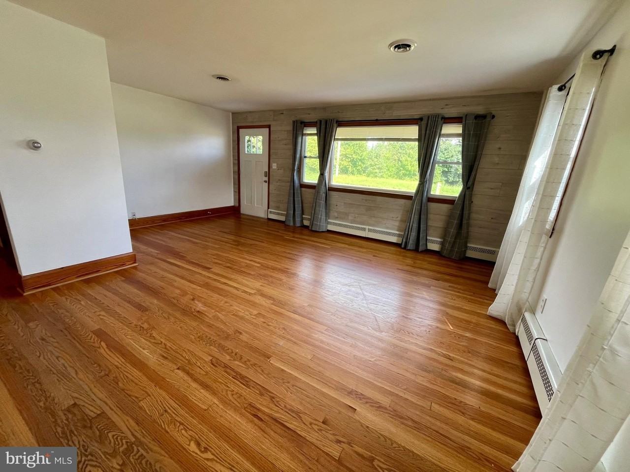 2310 Rock Spring Rd - Photo 5 of 33