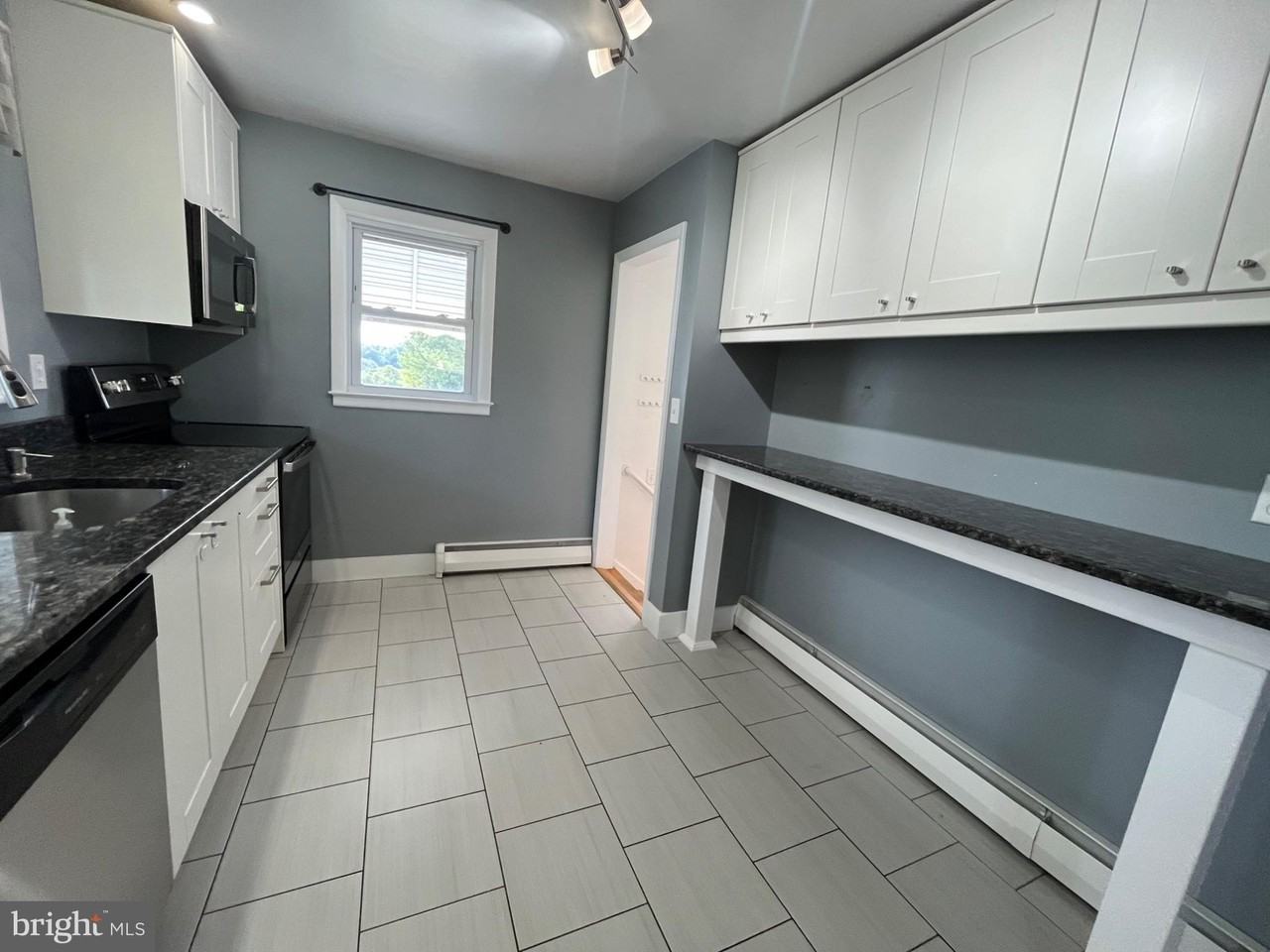 2310 Rock Spring Rd - Photo 7 of 33